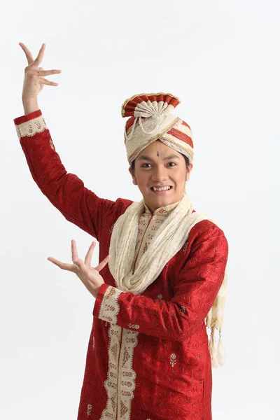 Joven Punjabi Bailarín Bailando Estudio —  Fotos de Stock