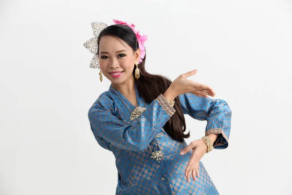 Mujer Malaya Traje Tradicional Bailando Estudio — Foto de Stock