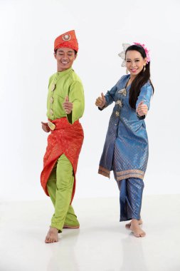  geleneksel kostümleri studio poz Malay Çift