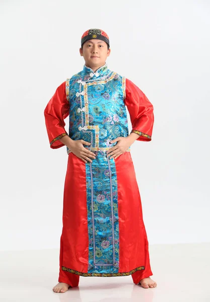 Chino Hombre Traje Tradicional Posando Estudio —  Fotos de Stock