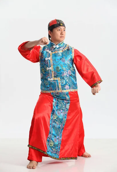 Chino Hombre Traje Tradicional Posando Estudio —  Fotos de Stock