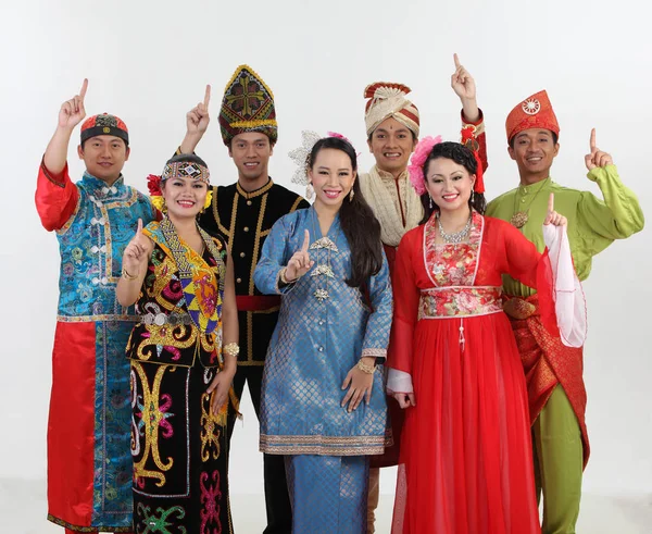 Malaysische Menschen Traditioneller Kleidung Posieren Studio — Stockfoto