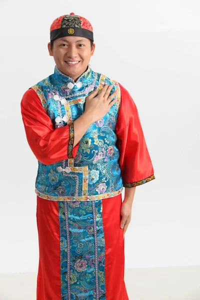 Chino Hombre Traje Tradicional Posando Estudio — Foto de Stock