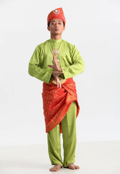 Малайский Мужчина Исполняющий Боевое Искусство Студии — стоковое фото