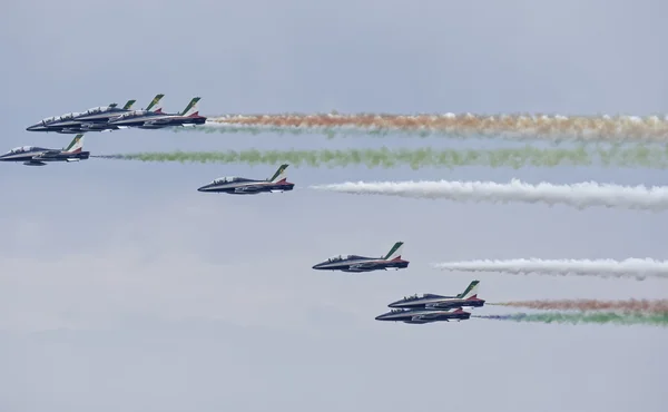 Italien, Sicilien; 25 September 2016, airshow med akrobatiska jets (Frecce Tricolori) - ledare — Stockfoto