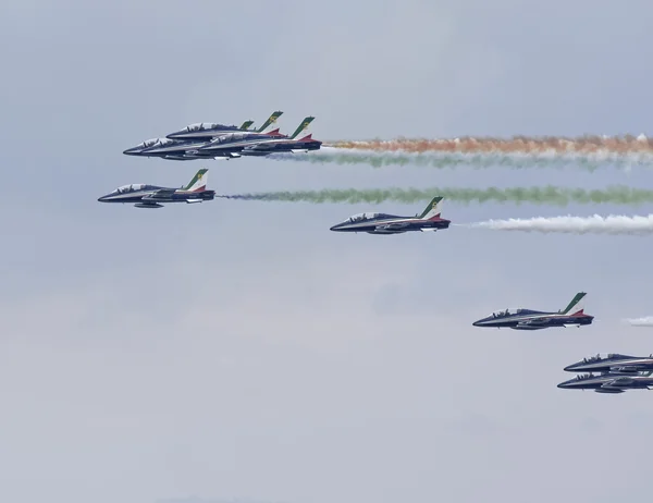 Olaszország, Szicília; Airshow akrobatikus fúvókák (Frecce Tricolori) - szerkesztői, 2016. szeptember 25. — Stock Fotó