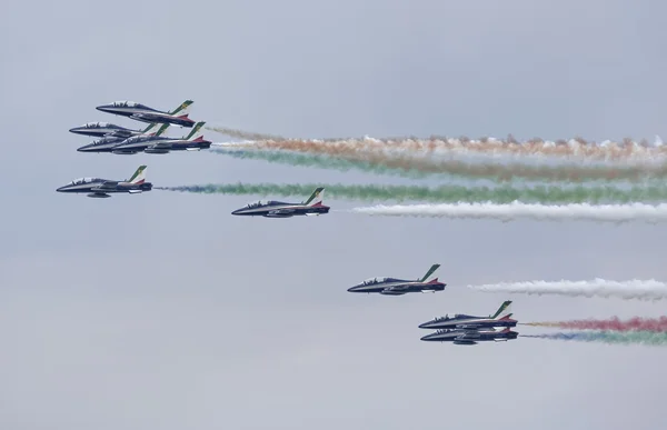 Italia, Sicilia; 25 de septiembre de 2016, espectáculo aéreo con chorros acrobáticos (Frecce Tricolori) - EDITORIAL —  Fotos de Stock