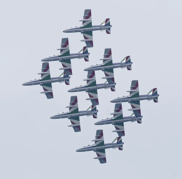 Itália, Sicília; 25 de setembro de 2016, show aéreo com jactos acrobáticos (Frecce Tricolori) - EDITORIAL — Fotografia de Stock