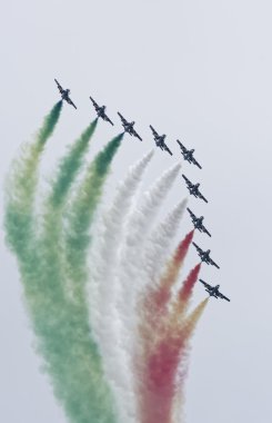 İtalya, Sicilya; 25 Eylül 2016, airshow akrobatik jetleri (Frecce Tricolori) - Editörden