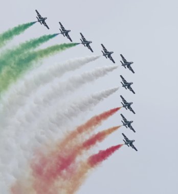 İtalya, Sicilya; 25 Eylül 2016, airshow akrobatik jetleri (Frecce Tricolori) - Editörden
