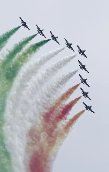 Olaszország, Szicília; Airshow akrobatikus fúvókák (Frecce Tricolori) - szerkesztői, 2016. szeptember 25. — Stock Fotó
