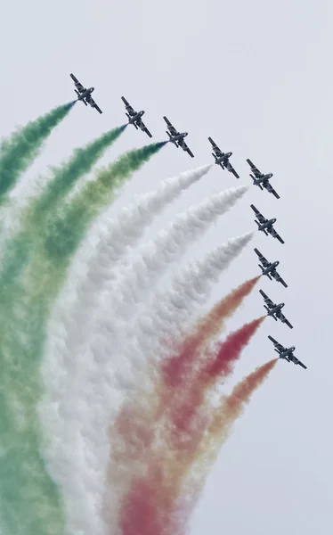 Olaszország, Szicília; Airshow akrobatikus fúvókák (Frecce Tricolori) - szerkesztői, 2016. szeptember 25. — Stock Fotó