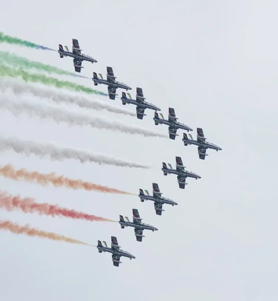 Olaszország, Szicília; Airshow akrobatikus fúvókák (Frecce Tricolori) - szerkesztői, 2016. szeptember 25. — Stock Fotó