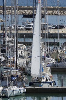 İtalya, Sicilya, Akdeniz, Marina di Ragusa; 10 Ekim 2016, Lüks Yatlar port - Editörden