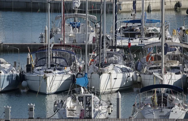 Italia, Sicilia, Mar Mediterráneo, Marina di Ragusa; 10 Octubre 2016, yates de lujo en el puerto - EDITORIAL —  Fotos de Stock