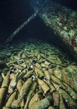 Sudan, Kızıldeniz, U.W. fotoğraf, Umbria batık, batık gemi tutun İtalyan şarap şişeleri - Film Scan
