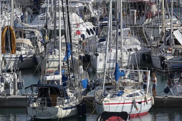 Italië, Sicilië, Middellandse Zee, Marina di Ragusa; 24 oktober 2016, jachten boten en luxe in de haven - redactie — Stockfoto