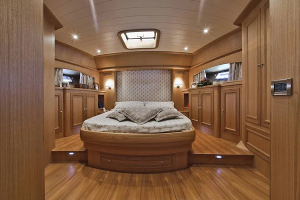 Italy, Lazio, Fiumicino, Morgan 70' Lobster luxury yacht, bow master bedroom — Stock Photo, Image