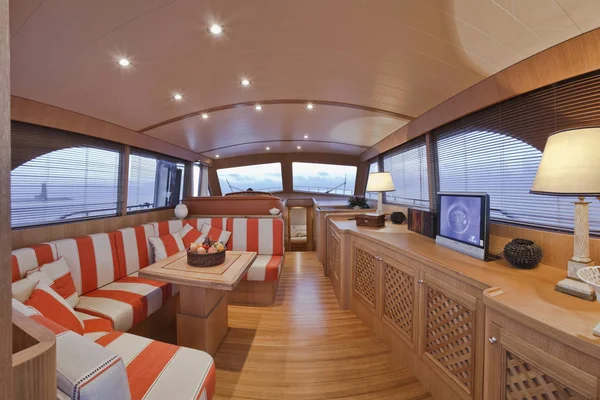 Włochy, Rzym-Fiumicino i Morgan 70' homara luksusowy jacht, Lazio jadalnia — Zdjęcie stockowe