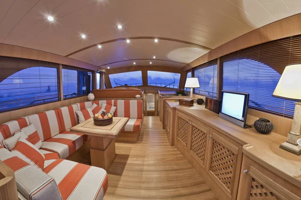 Włochy, Rzym-Fiumicino i Morgan 70' homara luksusowy jacht, Lazio jadalnia — Zdjęcie stockowe