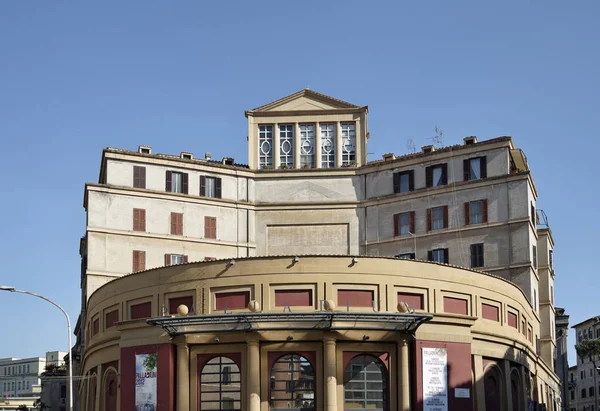 Italia, Roma, Garbatella; 11 de mayo de 2012, vista de la fachada del Teatro del Paladio - EDITORIAL — Foto de Stock