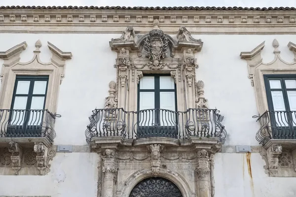Włochy, Sycylia, Scicli (Prowincja Ragusa), Unesco barokowym Fava pałacową fasadą (XVIII wieku przem.) — Zdjęcie stockowe