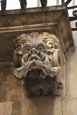 İtalya, Sicilya, Ragusa Ibla, özgün süs heykel Barok sarayda bir balkon altında