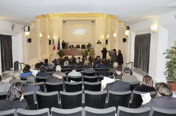 Itália; 17 de Abril de 2007, pessoas na sala de conferências de empresas hoteleiras - EDITORIAL — Fotografia de Stock