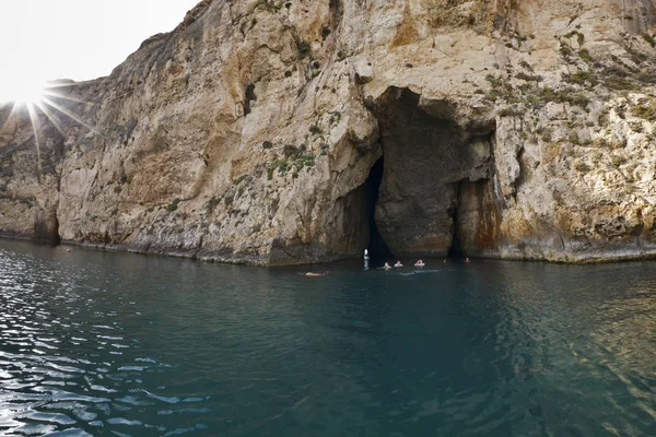 Malta, Isola di Gozo, veduta della laguna interna di Dwejra — Foto Stock