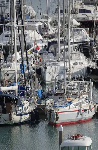 Italia, Sicilia, Mar Mediterráneo, Marina di Ragusa; 9 Diciembre 2016, yates de lujo en el puerto - EDITORIAL —  Fotos de Stock