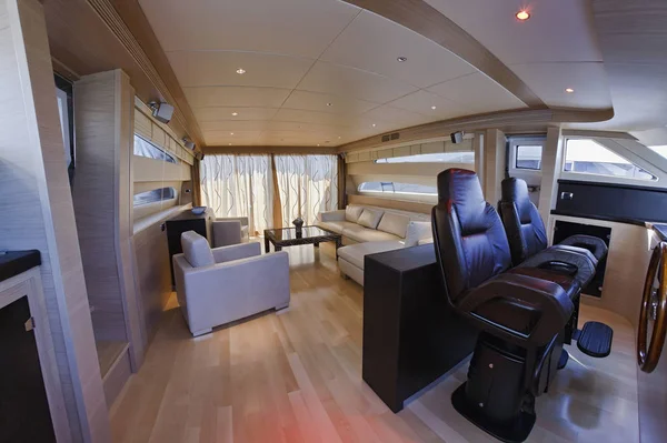 Italy, Tuscany, Viareggio, 83' luxury yacht, dinette and driving consolle — Stock Photo, Image