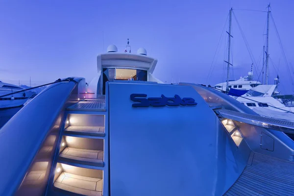 Włochy, Toskania, Viareggio, 83' luksusowy jacht, poop talii o zachodzie słońca — Zdjęcie stockowe