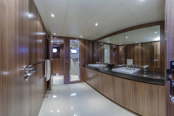 Włochy, viareggio, 82' luksusowy jacht, łazienka Pana — Zdjęcie stockowe