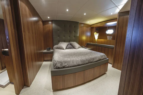 イタリア、ヴィアレッジョ、82' 豪華ヨット、お客様のベッドルーム — ストック写真