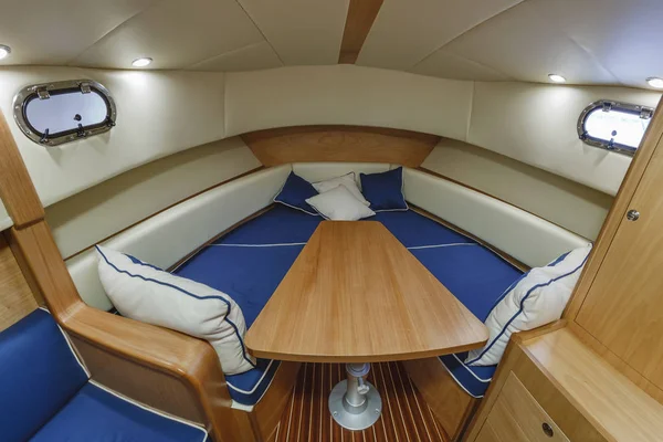 Italy, Naples, 30 'luxury yacht, dinette — стоковое фото