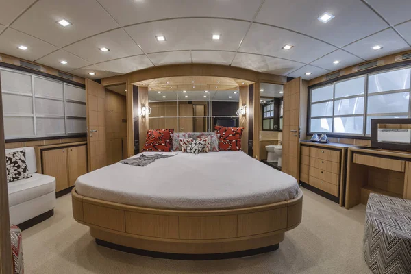 Italy, Naples, luxury yacht, master bedroom — Stock Photo, Image