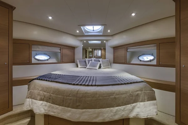 ナポリ、イタリアの高級ヨット、Vip 寝室 — ストック写真