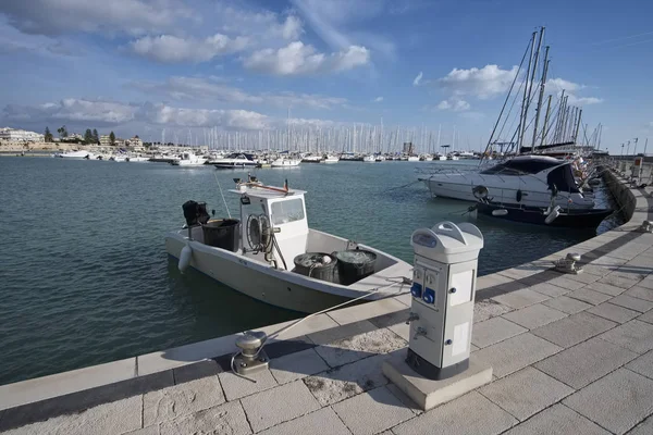 Italië, Sicilië, Middellandse Zee, Marina di Ragusa; 22 December 2016, jachten boten en luxe in de haven - redactie — Stockfoto