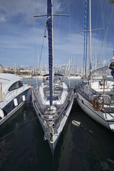 Italië, Sicilië, Middellandse Zee, Marina di Ragusa; 22 December 2016, jachten luxe in de haven - redactie — Stockfoto