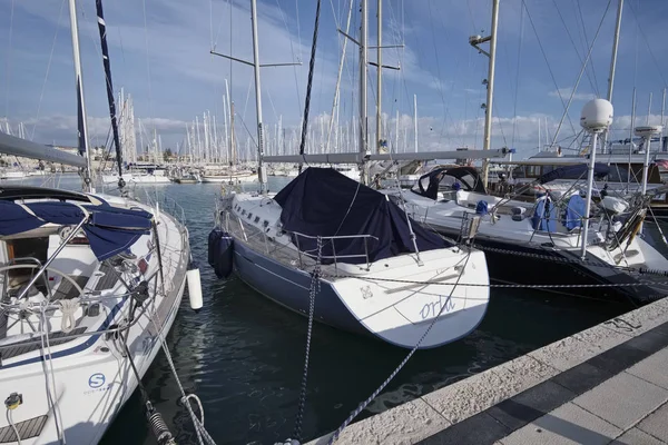 Italia, Sicilia, Mar Mediterraneo, Marina di Ragusa; 22 dicembre 2016, yacht di lusso in porto - EDITORIALE — Foto Stock