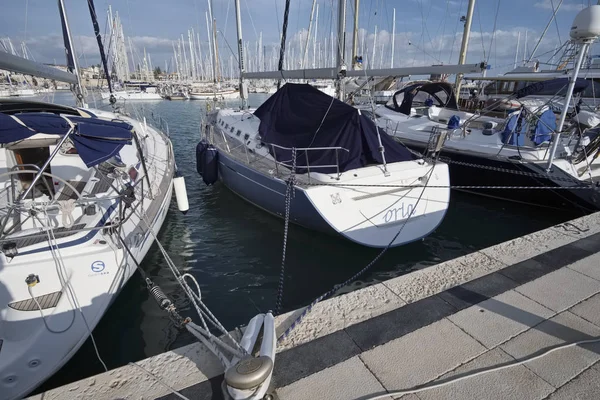 Italia, Sicilia, Mar Mediterraneo, Marina di Ragusa; 22 dicembre 2016, yacht di lusso in porto - EDITORIALE — Foto Stock