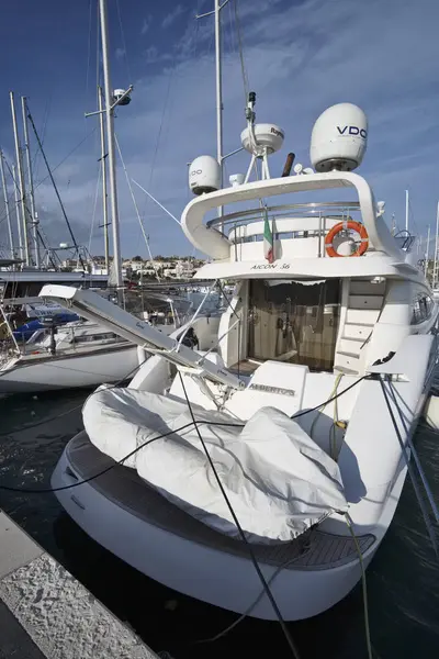 Italië, Sicilië, Middellandse Zee, Marina di Ragusa; 22 December 2016, jachten luxe in de haven - redactie — Stockfoto