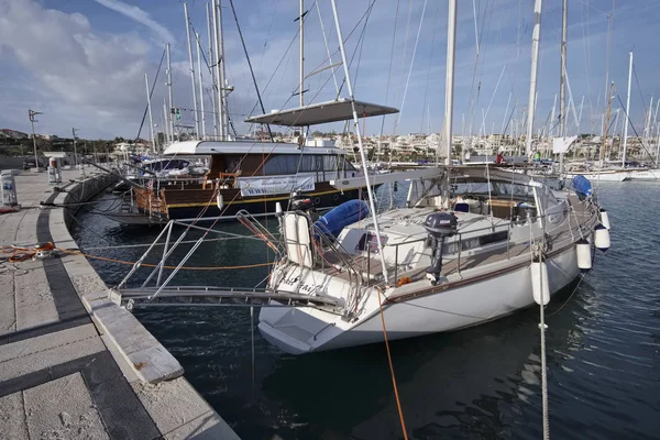 Italia, Sicilia, Mar Mediterráneo, Marina di Ragusa; 22 Diciembre 2016, yates de lujo en el puerto - EDITORIAL — Foto de Stock