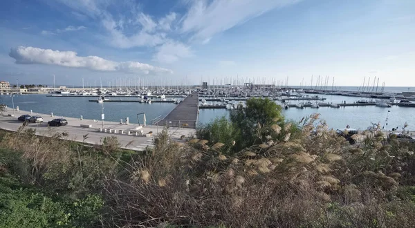 Italy, Sicily, Mediterranean sea, Marina di Ragusa; boats and luxury yachts in the port — Stock Photo, Image