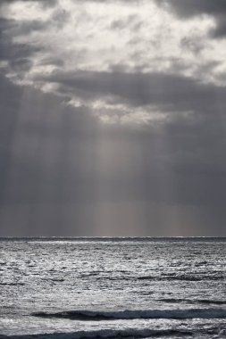 İtalya, Sicilya, Akdeniz, Sicilya Kanalı 'nda kışın fırtına bulutları