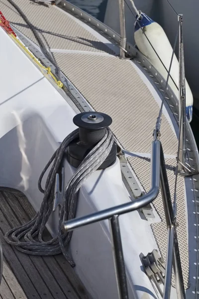 Italy, Sicily, Mediterranean sea, Marina di Ragusa; 19 January 2017, winch and nautical ropes on a sailing boat in the port - EDITORIAL — Stock Photo, Image