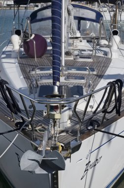 İtalya, Sicilya, Akdeniz, Marina di Ragusa; 19 Ocak 2017, yelkenli tekne liman - Editörden