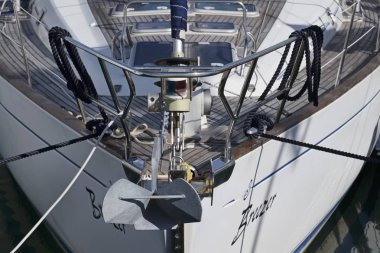 İtalya, Sicilya, Akdeniz, Marina di Ragusa; 19 Ocak 2017, yelkenli tekne liman - Editörden