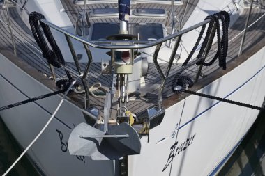 İtalya, Sicilya, Akdeniz, Marina di Ragusa; 19 Ocak 2017, yelkenli tekne liman - Editörden