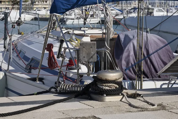 Italy, Sicily, Mediterranean sea, Marina di Ragusa; 19 January 2017, bollard, nautical ropes and a sailing boat in the port- EDITORIAL — Stock Photo, Image